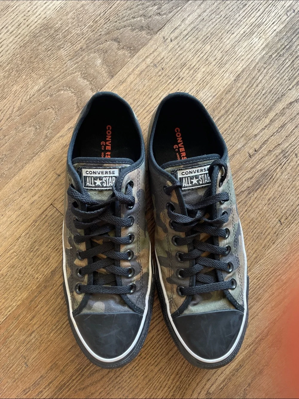 Converse Chuck Taylor’s Low-Top Sneakers Camouflage and Black Toe. Men 9/ W 11